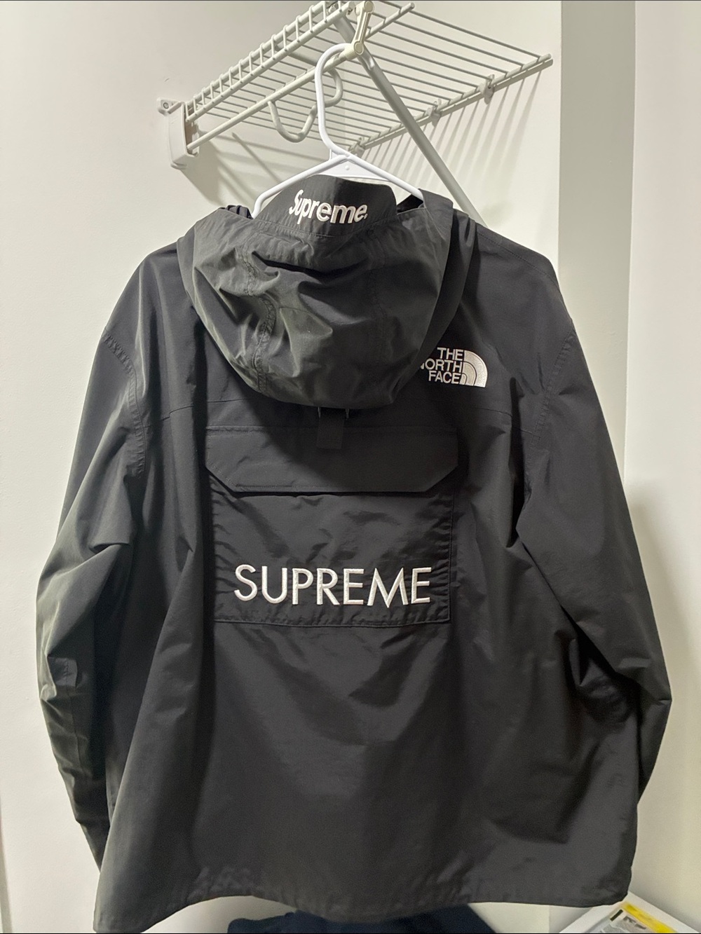 The North Face x Supreme Cargo Jacket - Picture 2 of 10